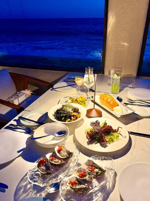 Laguna Beach｜Splashes: The Most Stunning Oceanfront Restaurant 🌊