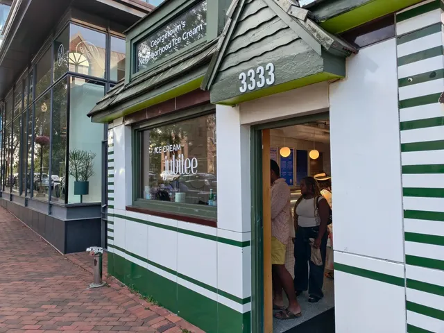 DMV: This Georgetown Ice Cream Shop is Truly Regal! 👑🍦