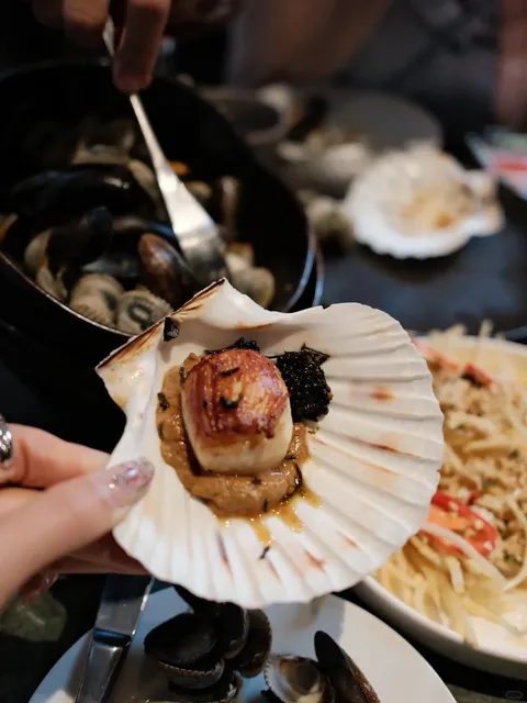 🦪 White Horse Oyster Bar - Oysters Gone in One Bite! 🌊