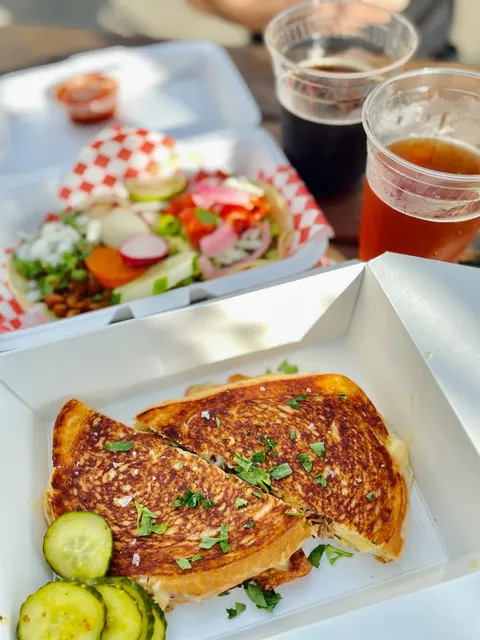 🍹 Charlotte’s Best Oyster Happy Hours! 🦪