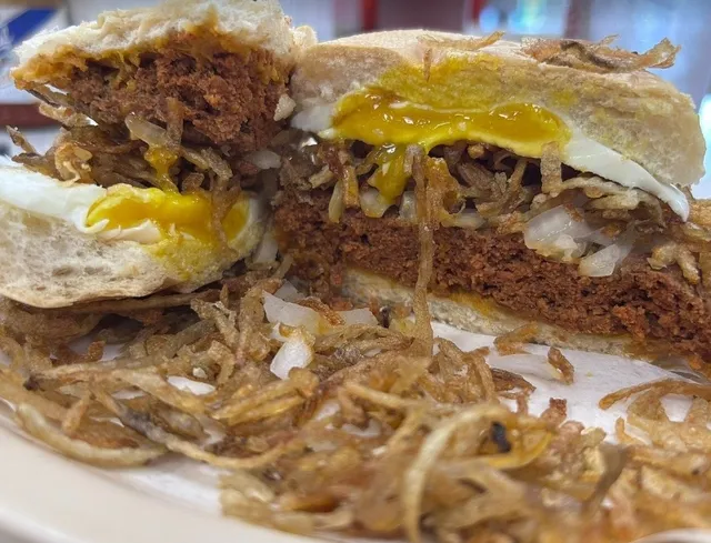 A Breakfast Spot Loved by Locals