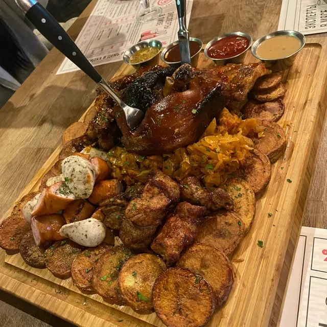 BBQ Beer Restaurant: St. Petersburg’s Smoky Gem! 🌍