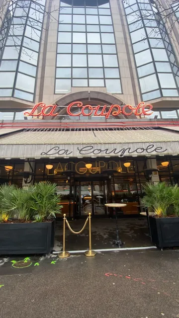 A Classic French Dining Experience in Paris 🥐