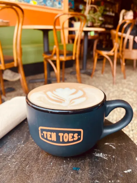 Ottawa Café Hopping｜Exploring Ten Toes Café & Laundry 🧺☕