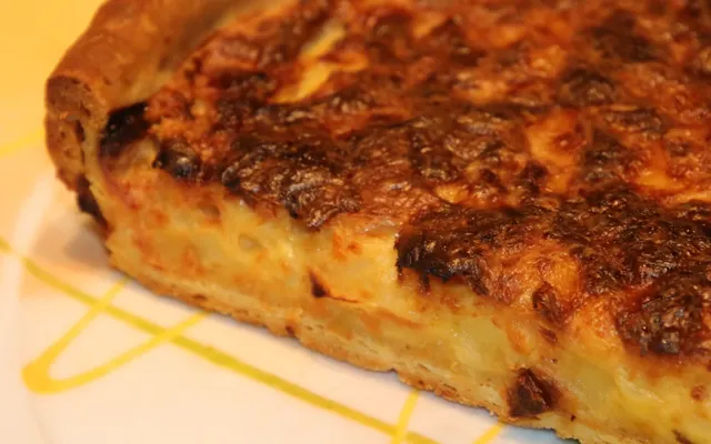  Let Swiss Onion Cheese Pie Trap Your Taste Buds First! 🧀