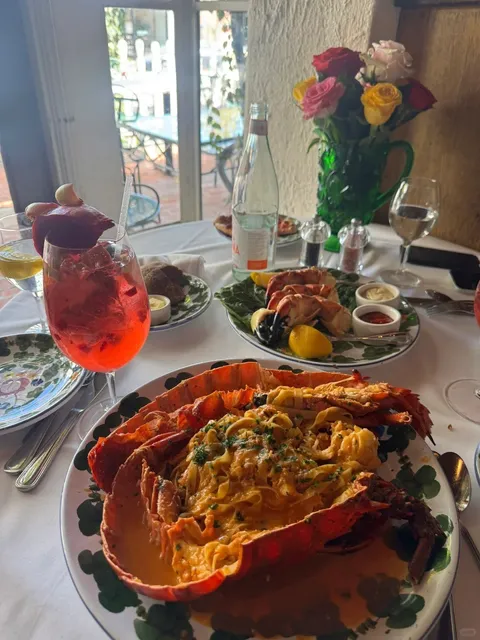 LA Beverly Hills Floral Italian Restaurant 🇮🇹💐 | The Ivy  