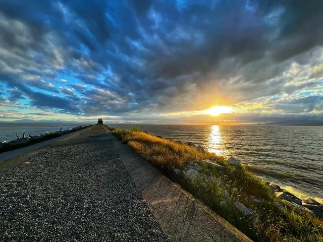 🇨🇦 ​​Chasing Vancouver's Longest Sunset at Iona Beach​​ 🌇