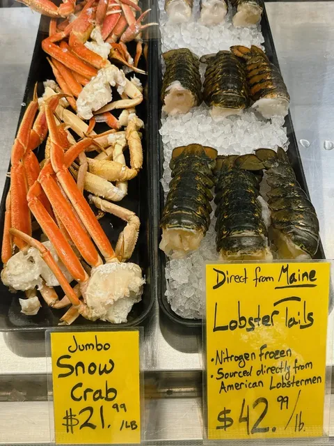 A Fruitful Morning at Cleveland’s West Side Market 🍓🍒🍑