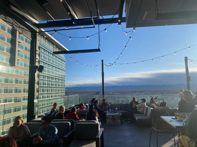 The Most Beautiful Rooftop Bar in Denver ！🌆🍹