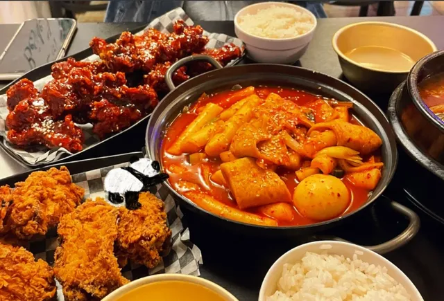 🍜 Panda's Kingston Food Adventure | Stop 1: Gangnam Style Restaurant