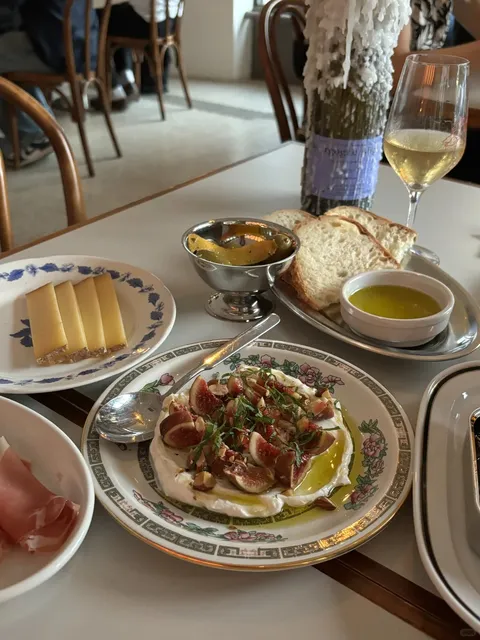 A Tavern with Full Marks for Flavor and Atmosphere 🍷🌟