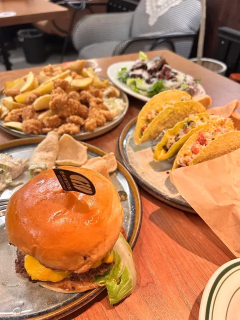 Hohhot’s Oak Burger: A Cheesy, Meaty Birthday Feast! 🎉