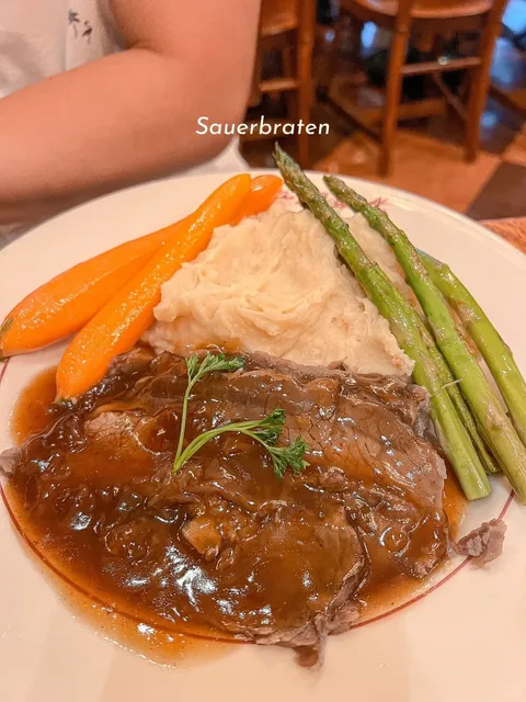 Chicago German Food 🇩🇪 Trying Something Different!