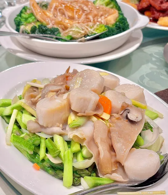 The Only Thing That Beats Kirin’s Dim Sum? Their DINNER Menu! 🌃  