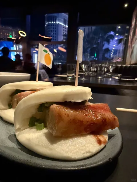Momofuku at Cosmopolitan – The “Cafeteria” on the Vegas Strip 🍜🏙️