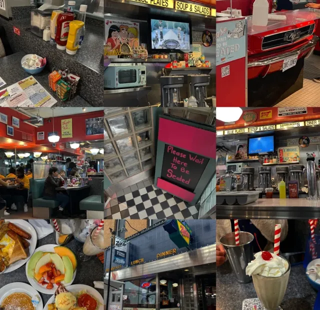 Ottawa Must-Visit | Zak's Diner  Retro American Diner Experience 🍔🥤