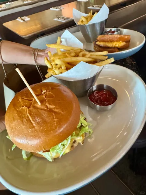 Joey: A New Popular Spot at Newport Beach Fashion Island 🥩​