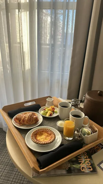 HarbourView Inn: Top-Notch Service & Sweet Treats! 🏨🍪