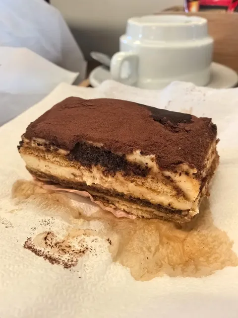 I found the best tiramisu in Italy for only €1.7!! 🥹