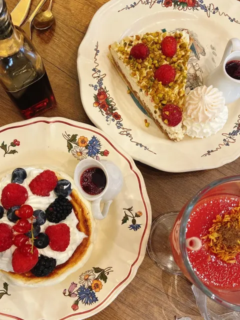 Paris’ Hidden Gem: Violetta et Alfredo – The Ultimate French Brunch & 