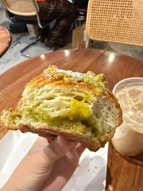 Winter Break Cafés & Bakeries in Chicago 🍩☕️