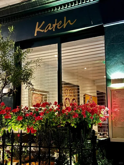 🇬🇧 Dining in London's Elite Neighborhood with Juicy Gossip?! 🍽️💎