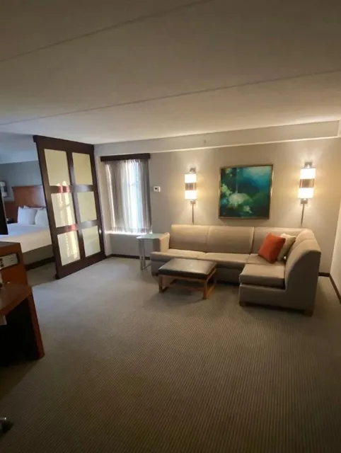 Hyatt Place Pittsburgh North Shore | Your Convenient&Comfy Transit Hub