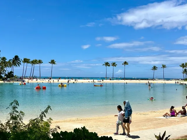 Girl-Solo Semi-Broke Hawai‘i Diary