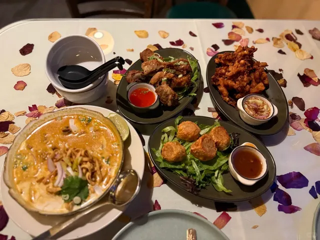 A Delicious & Beautiful Thai Restaurant Just 2 Hours from Seattle 🤩