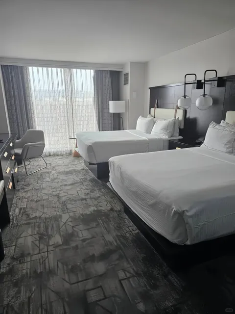 This Hilton in Cincinnati – I Wanna Buy It! 😭❤️