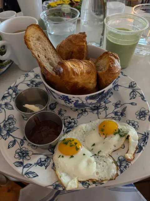 🥐 A Cozy Brunch Gem in Chicago! 💖✨