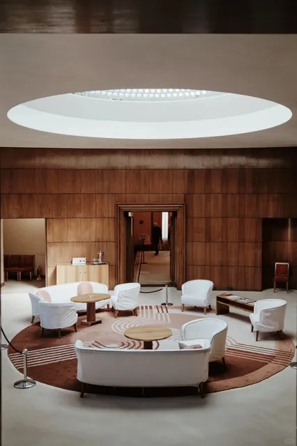 🇬🇧 ​​Eltham Palace: Where Medieval Ruins Meet 1930s Glam!​​ 🏰✨