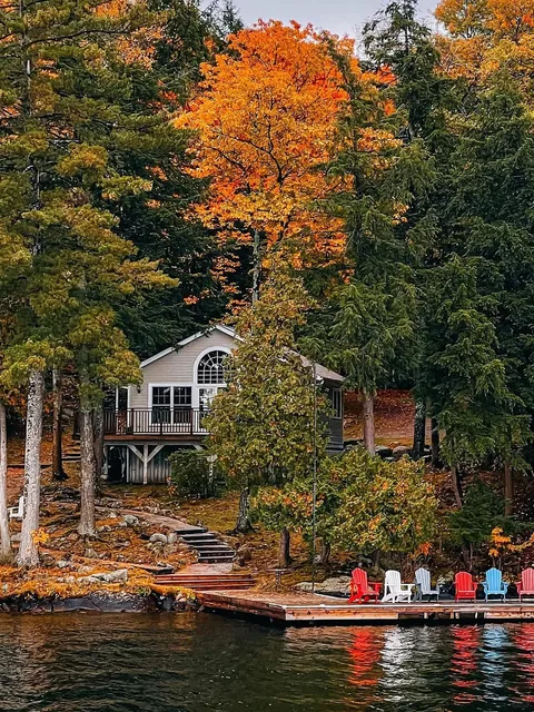 Canada | The Ultimate Guide to 3 Best Fall Foliage Spots in Canada