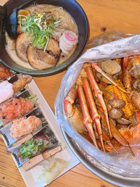 Long Island Overflowing Boiled Seafood and Ramen! 4.8 Stars! 🌟