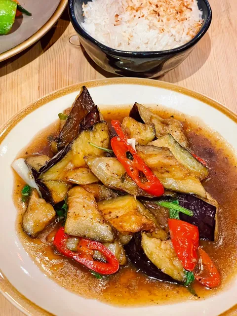 London Bridge’s Spicy Secret Hideout 🌶️✨​​