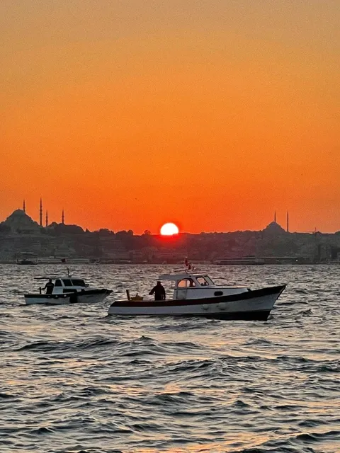 🇹🇷 Istanbul: A City of Love-Hate Romance ❤️