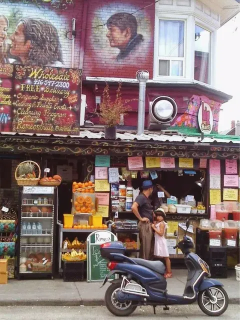 🌿 Toronto’s Coolest Neighborhood: Kensington Market 🛍️🌆