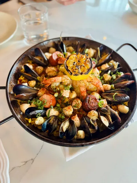 🇨🇦 ​​This Portuguese Seafood Paella Stole My Heart!​​ 🥘💙