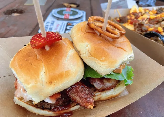 Dallas | Truck Yard for a Relaxing Drink