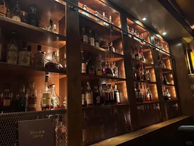 New York Financial District Brandy Library 🌆