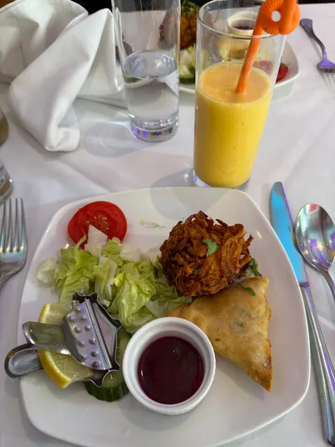 🍴 Delicious Food, Friendly People – A Must-Visit Spot! 🍴