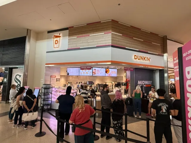 🍩 Dunkin' Donuts – A Sweet & Speedy Stop at Chicago