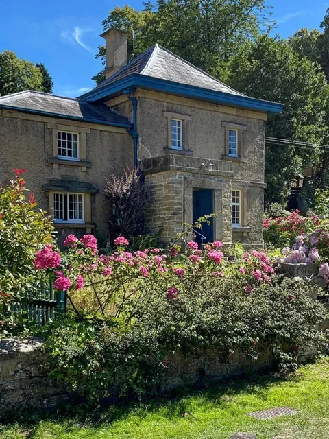 🇬🇧 Edensor: The "Pride & Prejudice" Village of Your Dreams! 🏡✨