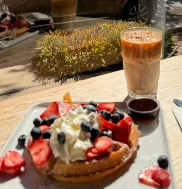 ☕️ Fireroast Coffee | Where Craft Meets Creative Coziness