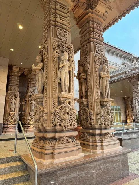 NYC Day Trip: A Stunning Hindu Temple 🛕