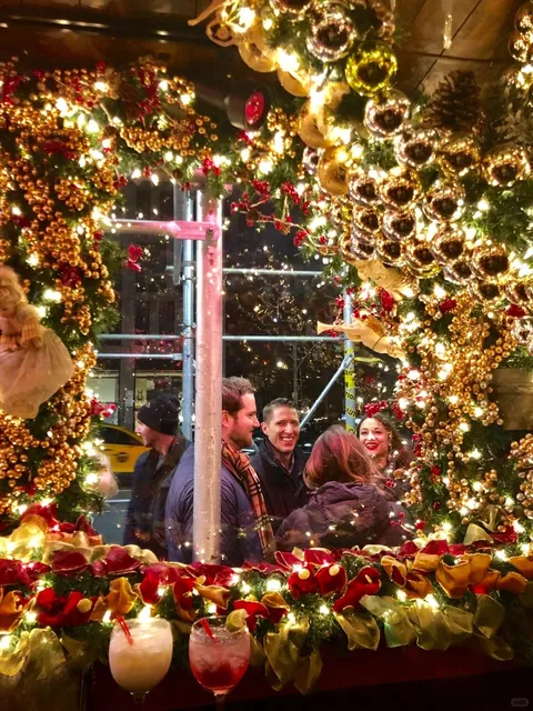 You Have to Spend a Christmas in New York 🎄
