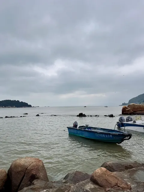 🌊 Black Sand Beach Waves