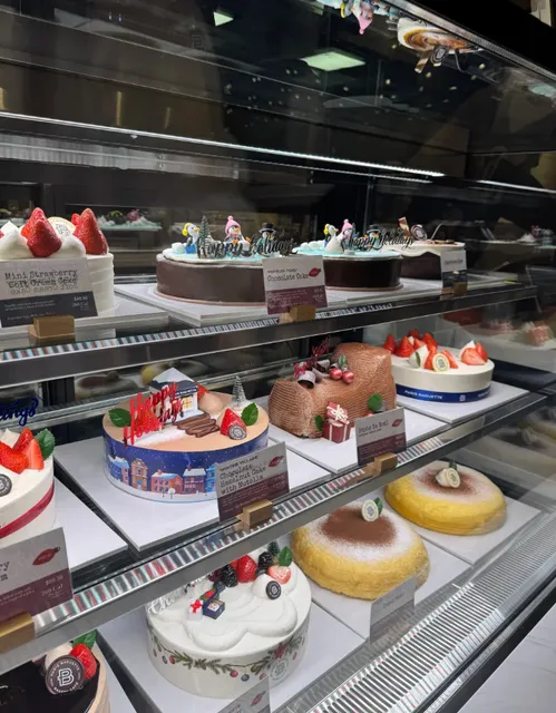 🔥 Paris Baguette in Coquitlam: A Must-Visit Bakery for Sweet Treats