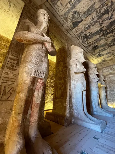 Abu Simbel Temples 🌅🏛️ - A Desert Pilgrimage to Ramses the Great!