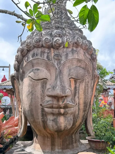 Isdaan Floating Restaurant: Where Thai Vibes Meet Filipino Flavors! 🍜